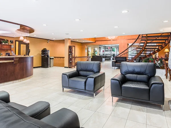 hôtel-universel-québec-sainte-foy-lobby