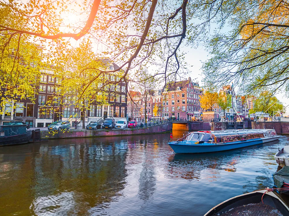 Amsterdam-canals-sun-light-swiper-hero-gallery