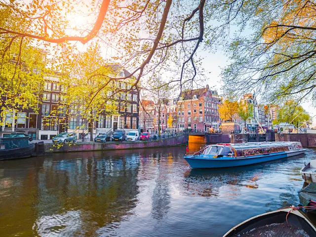 Amsterdam-canals-sun-light-swiper-hero-gallery