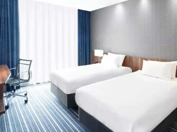 Holiday-Inn-Express-Amsterdam-Arena-room