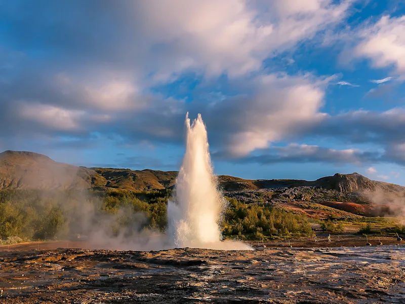 strokkur-geysir-eruption-iceland