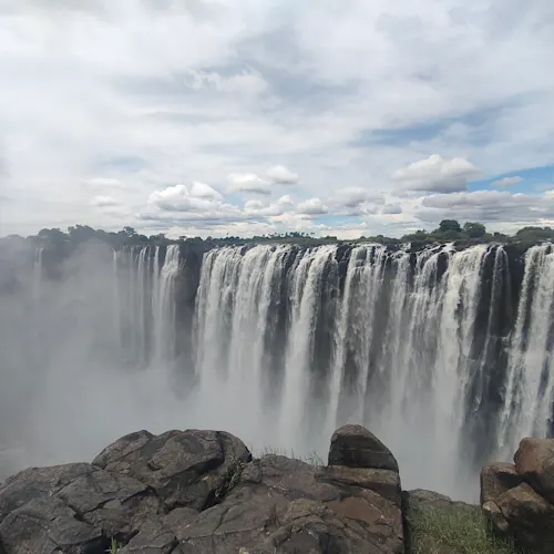 zimbabwe-victoria-falls-waterfall-instagram-_expatexlore