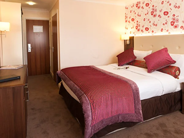 Derry-BEST-WESTERN-PLUS-White-Horse-Hotel-bedroom