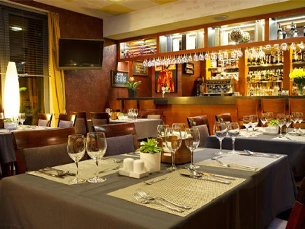 art-city-inn-hotel-brakfast-room
