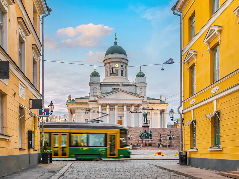 finland-helsinki-tram-cathedral