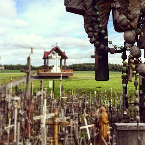 hill-of-crosses-lithuania-_emilyfishyu