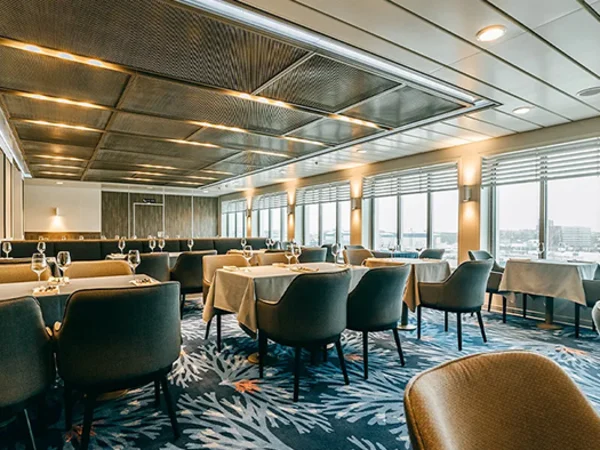dfds-ferry-lithuania-to-sweden-restaurant