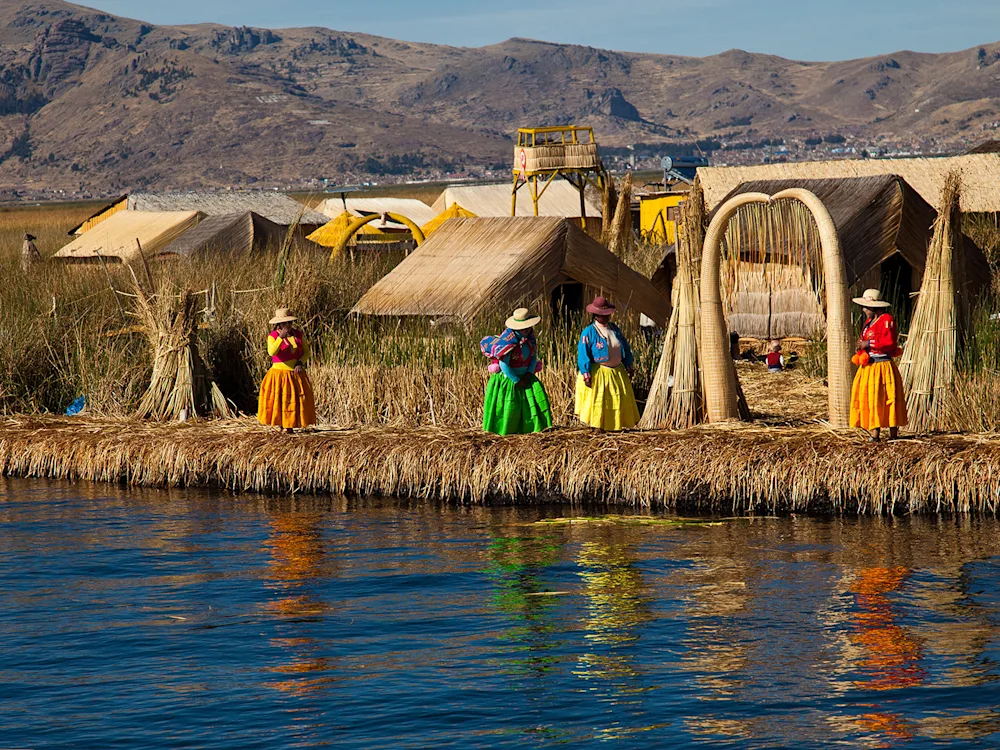 uros-floating-islands-titicaca-puno-peru-swiper-hero-gallery