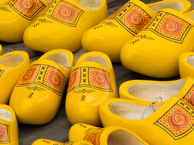 wooden-clogs-netherlands-swiper-hero-gallery