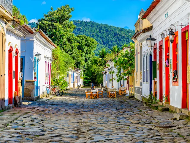 street-paraty-brazil-swiper-hero-gallery