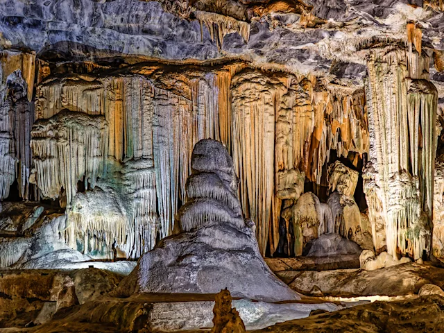 cango-caves-south-africa-swiper-hero-gallery