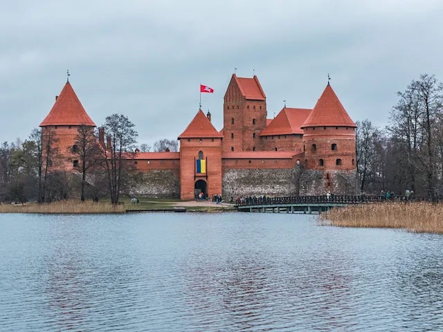 trakai-island-castle-lithuania-winter-swiper-hero-gallery