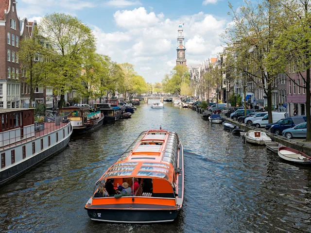 Netherlands-Amsterdam-canal-cruise