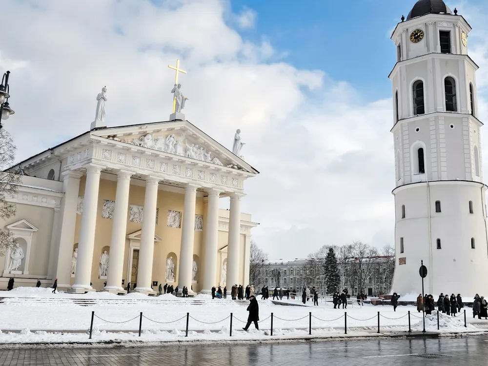 vilnius-carhedral-lithuania-winter-swiper-hero-gallery