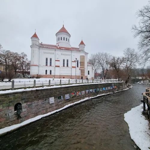 Vilnius-Lithuania-church-winter-instagram-_jenchiat