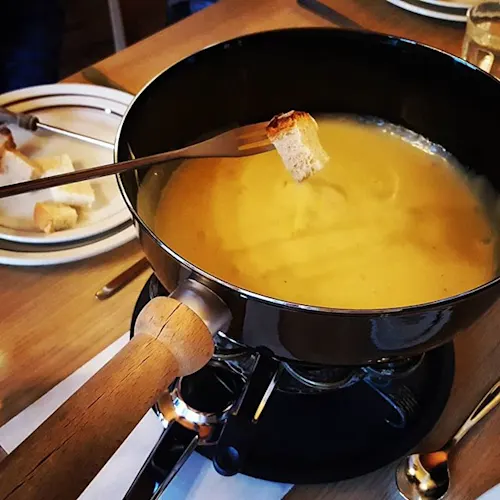 Fondue-Swiss-Alps-Switzerland-Instagram-_scouserontour