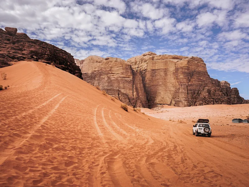 wadi-rum-jordan-desert-sand-dunes