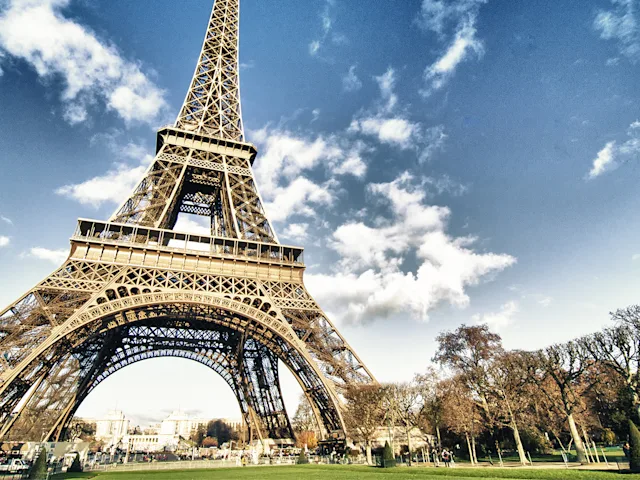 Paris-France-winter-eiffel-tower-swiper-hero-gallery