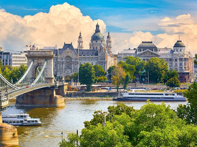 chain-bridge-panoramic-view-danube-river-budapest-city-hungary-swiper-hero-gallery