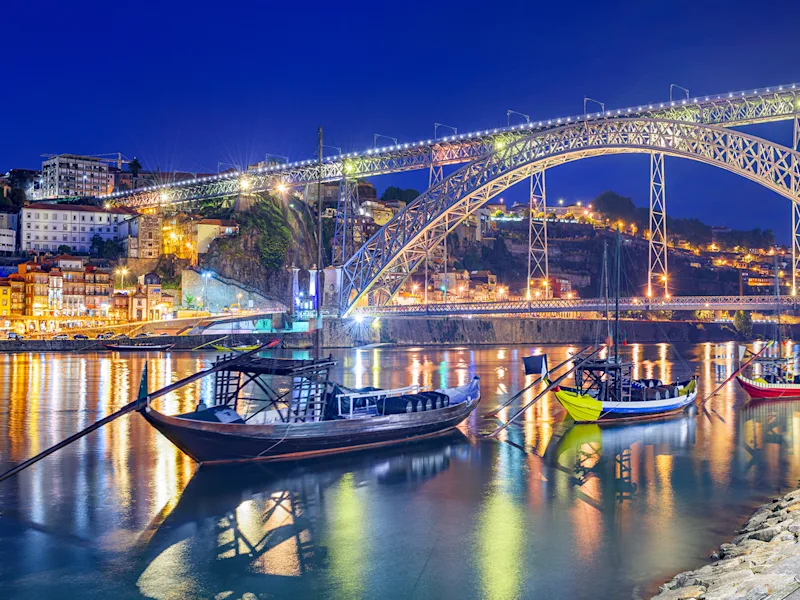 portuga-porto-boats-night