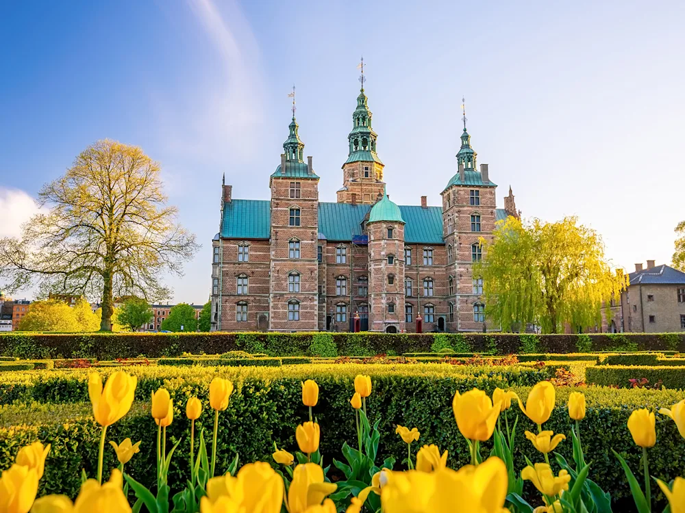 Copenhagen-rosenborg-castle-swiper-hero-gallery