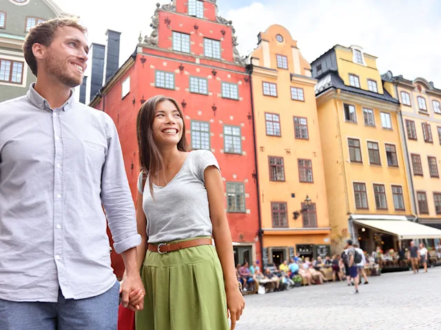 gamla-stan-stockholm-sweden-couple-swiper-hero-gallery