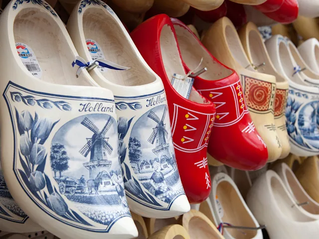 traditional-cloggs-netherlands-swiper-hero-gallery