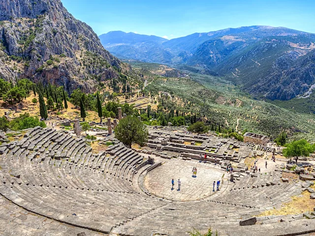 greece-ancient-ruins-of-Delphi