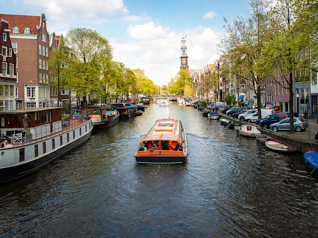 canal-cruise-Amsterdam