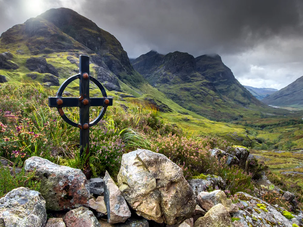 Glen-Coe-scotland-cross-swiper-hero-gallery