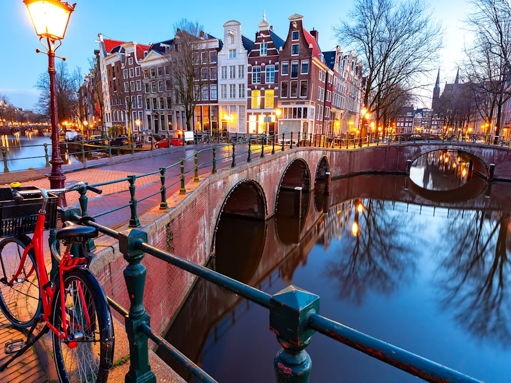 dutch-houses-canals-amsterdam-netherlands-swiper-hero-gallery