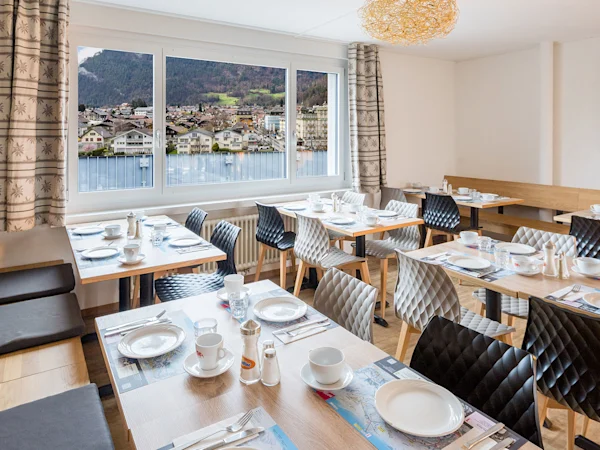 hotel-merkur-interlaken-west-breakfast-room