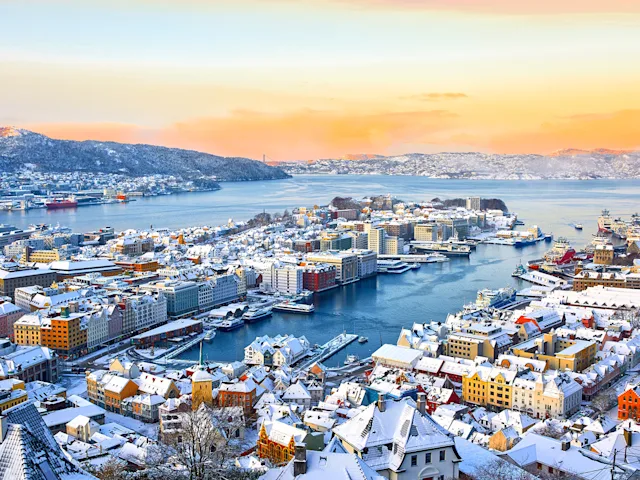 bergen-harbor-winter-sunrise-norway-swiper-hero-gallery
