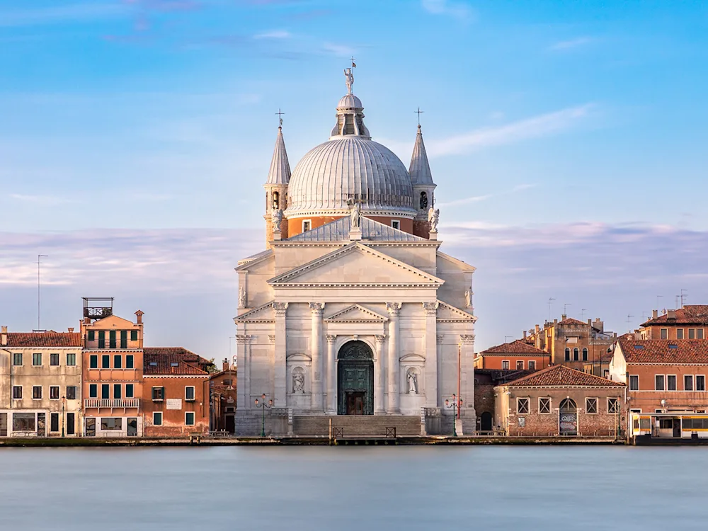 venice-italy-church-swiper-hero-gallery