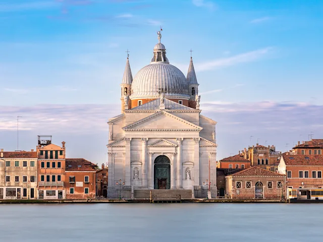 venice-italy-church-swiper-hero-gallery