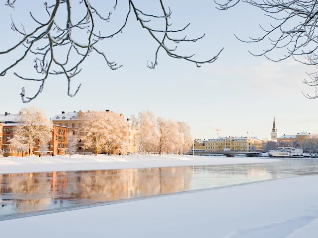 karlstad-frozen-river-town-swiper-hero-gallery
