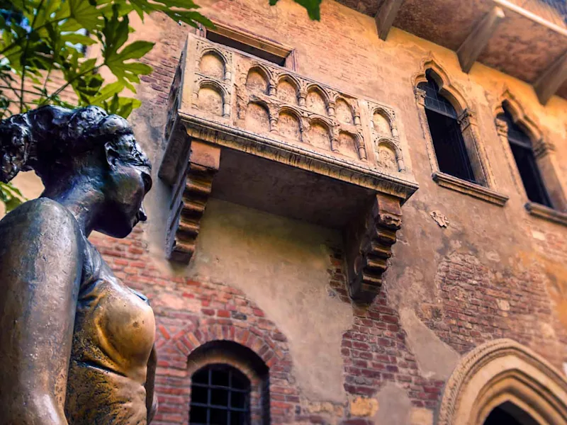 juliets-balcony-verona-scenic-europe-day-7