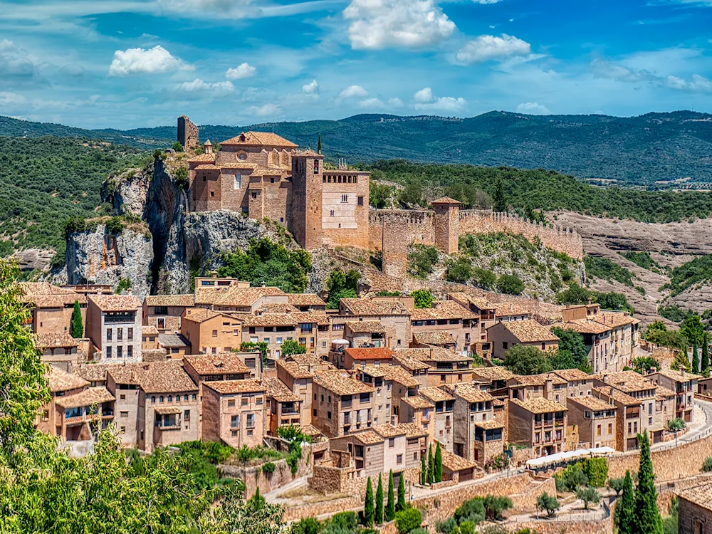 alquezar-hilltop-town-aragon-spain-swiper-hero-image