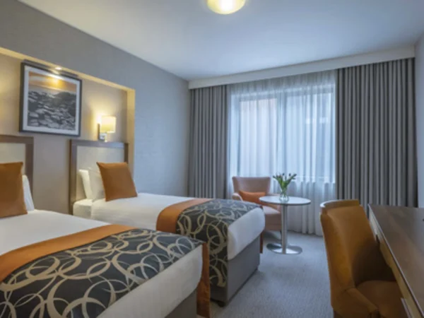 clayton-hotel-belfast-room