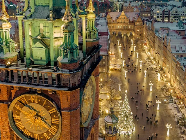 gdansk-poland-town-hall-tower-christmas-winter-swiper-hero-gallery