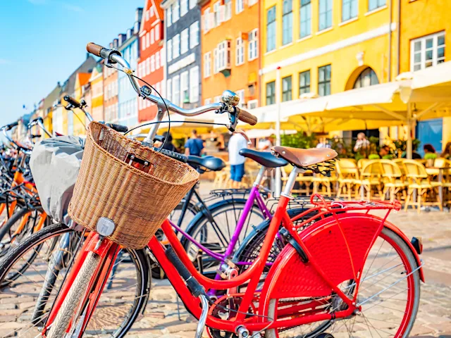 Copenhagen-old-town-bicycles-swiper-hero-gallery