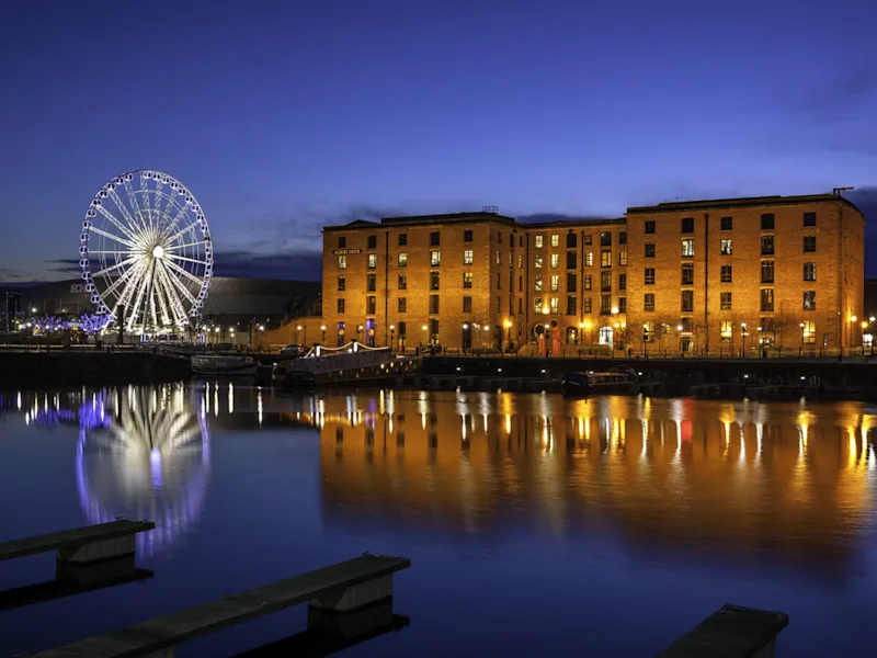 Albert-Dock-Liverpool-night-ferris-wheel-lights-england-tour