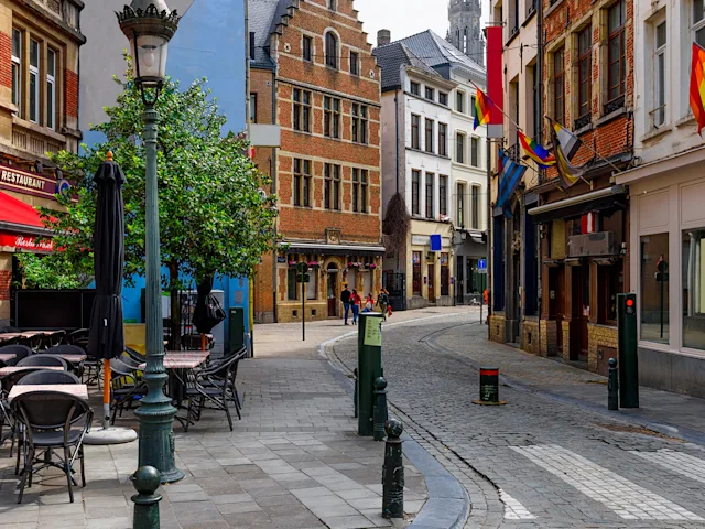 Brussels-Netherlands-street-swiper-hero-gallery