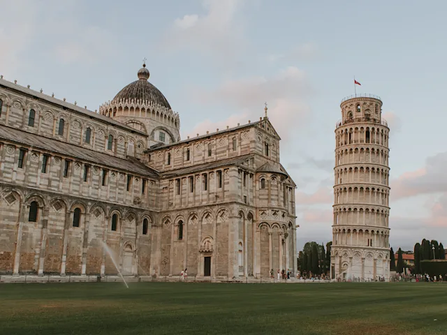 Leaning-Tower-of-Pisa-Italy-swiper-hero-gallery
