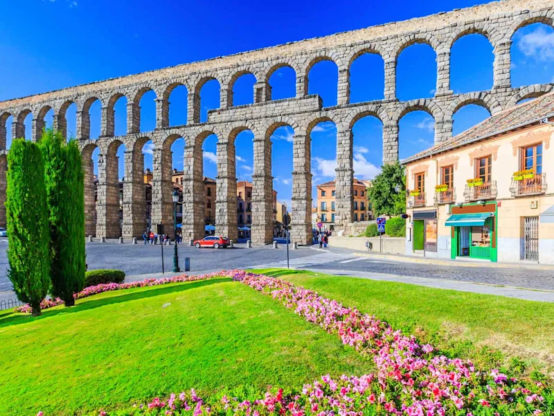 segovia-spain-ancient-roman-aqueduct-plaza-del-azoguejo-taste-of-spain-day-2-1