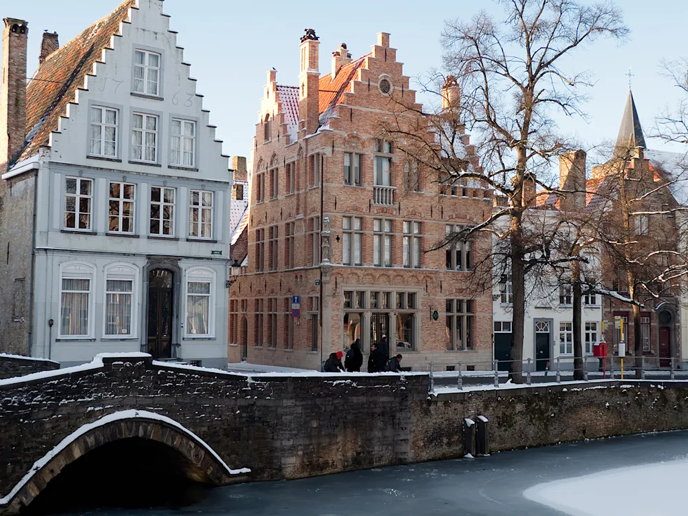 bruges-belgium-houses-winter-swiper-hero-gallery