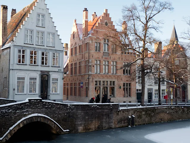 bruges-belgium-houses-winter-swiper-hero-gallery
