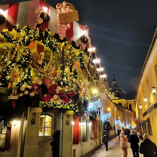 vilnius-lithuania-festive-street-winter-instagram-_jenchiat