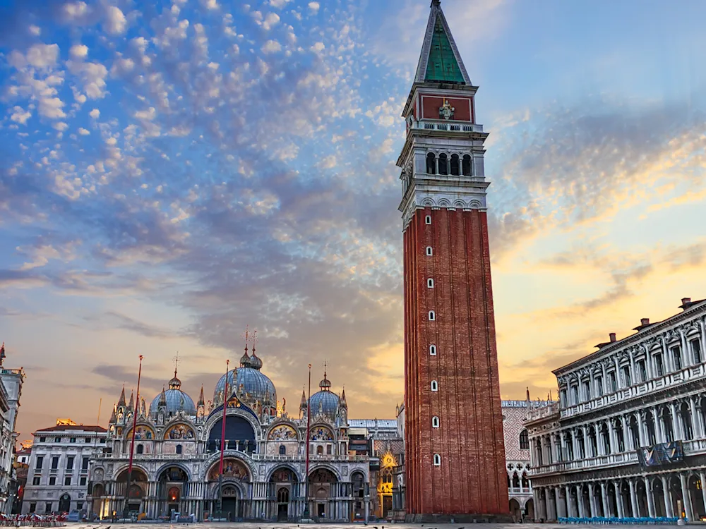 basilica-san-marco-piazza-san-marco-sunrise-venice-italy-swiper-hero-gallery