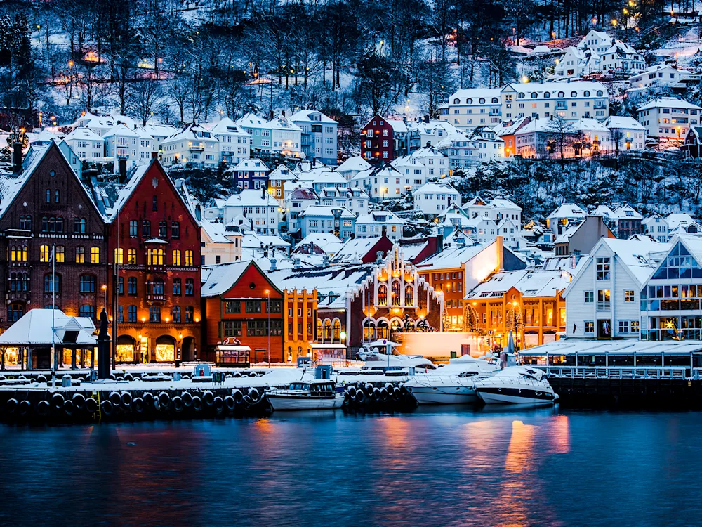 bergen-norway-historical-buildings-christmas-time-swiper-hero-gallery
